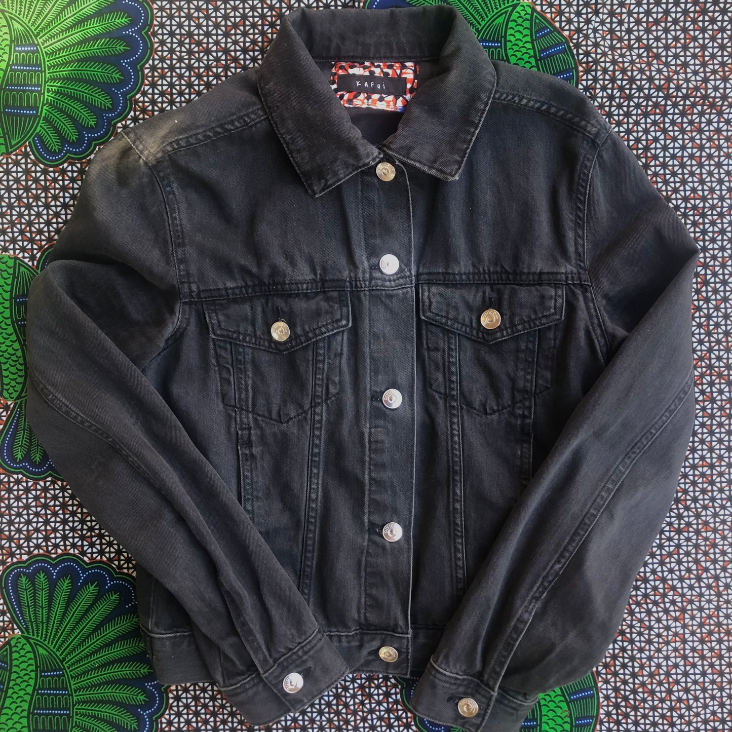 Women's Small/Charcoal Jacket. If someone starts beating the edge of a drum, she will play to sooner.